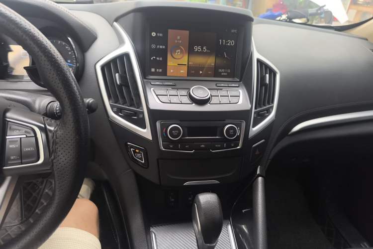 Used Dongfeng Aeolus AX7 2015 2.3L Automatic ZhiZun Version Audio And AC Panel
