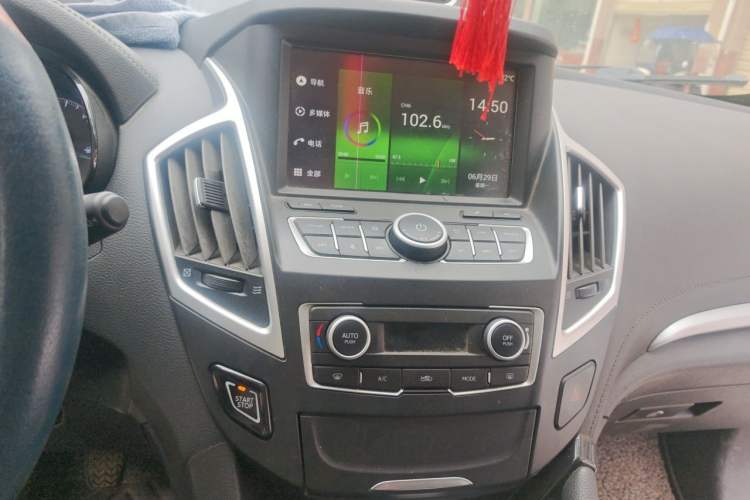 Used Dongfeng Aeolus AX7 2015 2.0L Manual Zhiyi Trim Audio And AC Panel