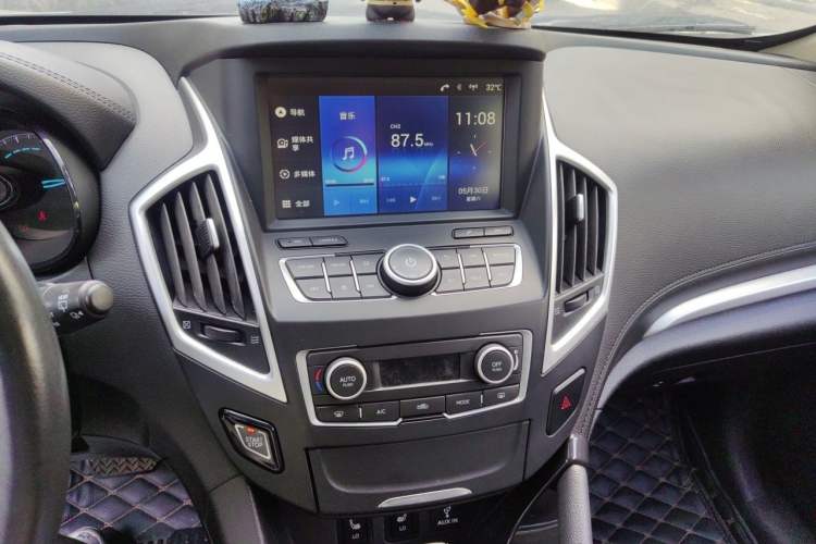 Used Dongfeng Aeolus AX7 2015 2.3L Automatic ZhiZun Version Audio And AC Panel