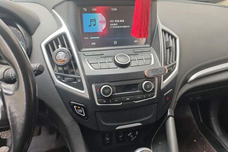 Used Dongfeng Aeolus AX7 2015 2.0L Manual Parade Edition Audio And AC Panel