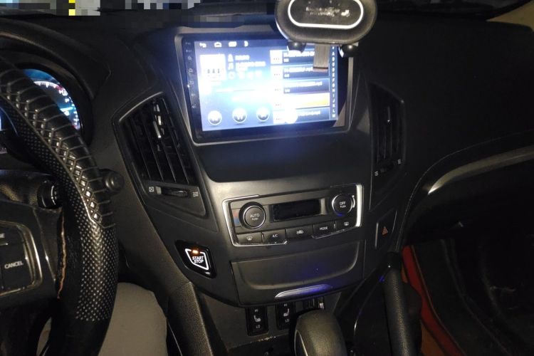 Used Dongfeng Aeolus AX7 2015 2.3L Automatic ZhiZun Version Audio And AC Panel