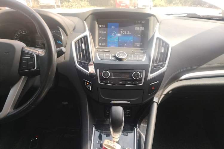 Used Dongfeng Aeolus AX7 2015 2.3L Automatic ZhiZun Version Audio And AC Panel