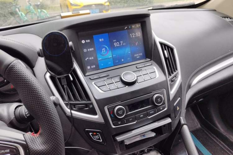 Used Dongfeng Aeolus AX7 2015 2.3L Automatic ZhiZun Version Audio And AC Panel