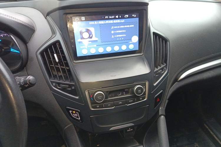 Used Dongfeng Aeolus AX7 2015 2.0L Manual Zhiyi Trim Audio And AC Panel