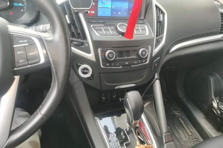 Used Dongfeng Aeolus AX7 2015 2.3L Automatic ZhiZun Version Audio And AC Panel