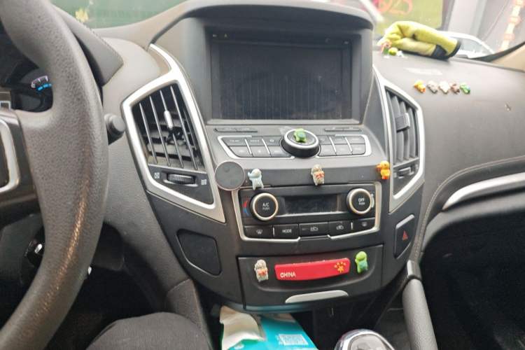 Used Dongfeng Aeolus AX7 2015 2.0L Manual Zhiyue Model Audio And AC Panel
