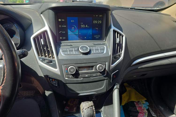 Used Dongfeng Aeolus AX7 2015 2.0L Automatic Zhiyi Trim Audio And AC Panel