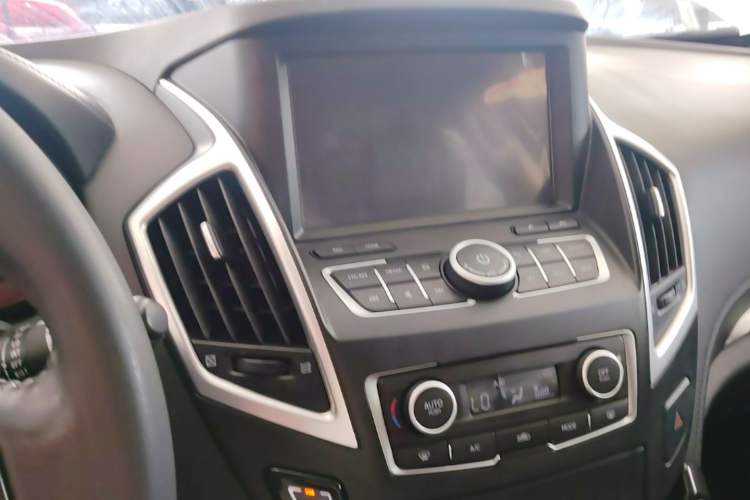 Used Dongfeng Aeolus AX7 2015 2.0L Automatic Zhiyi Trim Audio And AC Panel