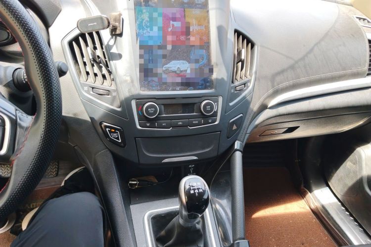 Used Dongfeng Aeolus AX7 2015 2.0L Manual Zhiyi Trim Audio And AC Panel
