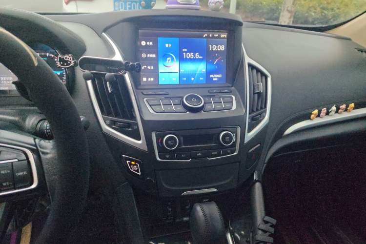 Used Dongfeng Aeolus AX7 2015 2.3L Automatic ZhiZun Version Audio And AC Panel