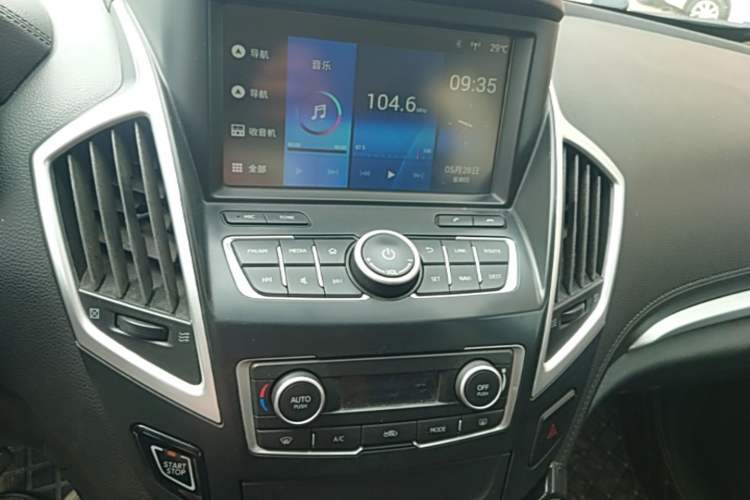 Used Dongfeng Aeolus AX7 2015 2.0L Manual Zhiyi Trim Audio And AC Panel