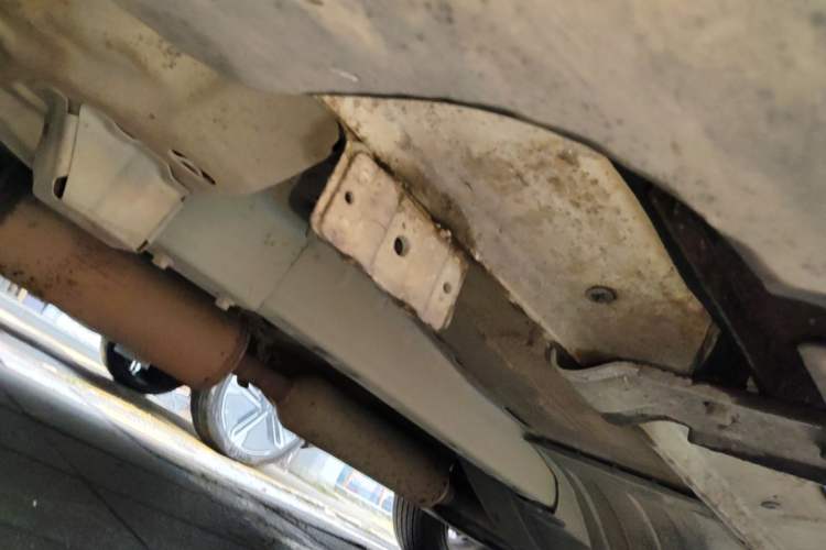 Used Dongfeng Aeolus AX7 2015 2.0L Automatic Zhiyi Trim Chassis Front Left
