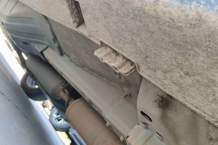 Used Dongfeng Aeolus AX7 2015 2.0L Automatic Zhiyi Trim Chassis Front Right