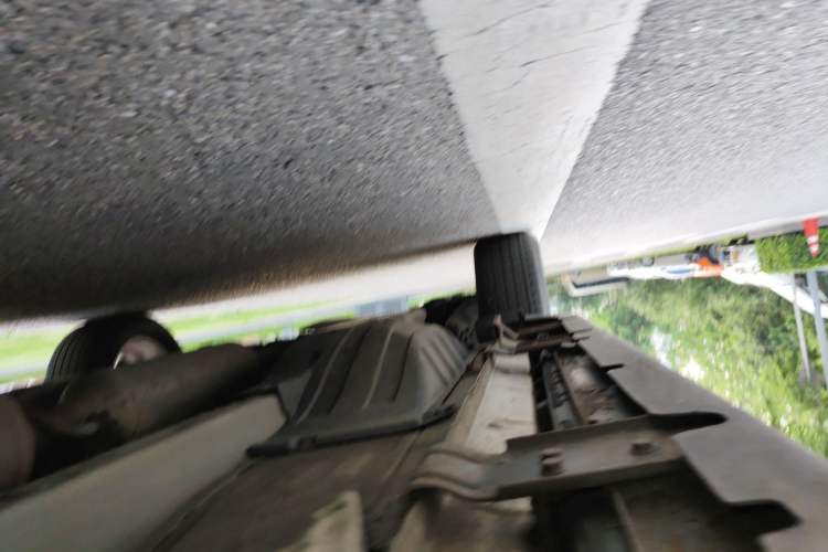 Used Dongfeng Aeolus AX7 2015 2.0L Automatic Zhiyi Trim Chassis Front Right