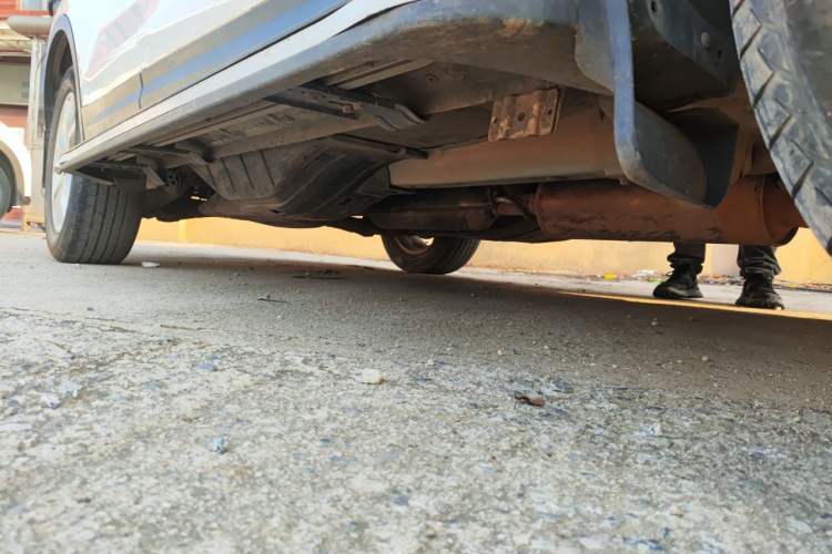 Used Dongfeng Aeolus AX7 2015 2.0L Automatic Zhiyi Trim Chassis Front Right