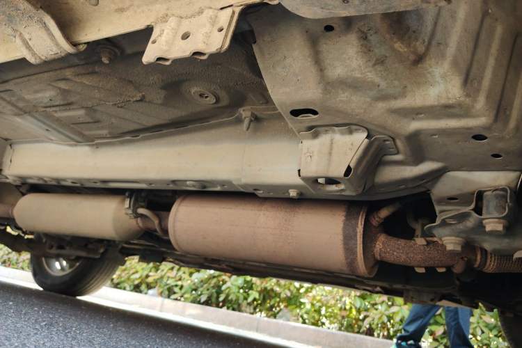 Used Dongfeng Aeolus AX7 2015 2.0L Manual Zhiyi Trim Chassis Front Right