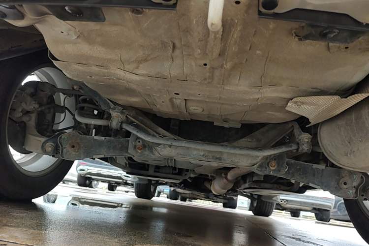 Used Dongfeng Aeolus AX7 2015 2.0L Manual Zhiyi Trim Chassis Rear