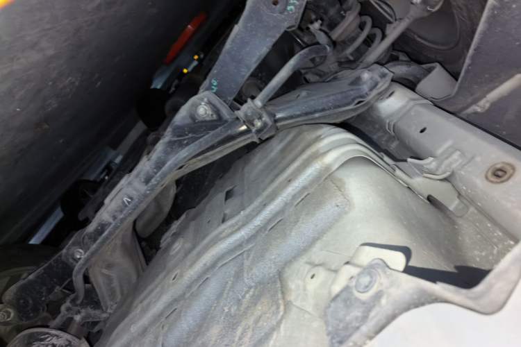 Used Dongfeng Aeolus AX7 2015 2.0L Manual Zhiyi Trim Chassis Rear Left