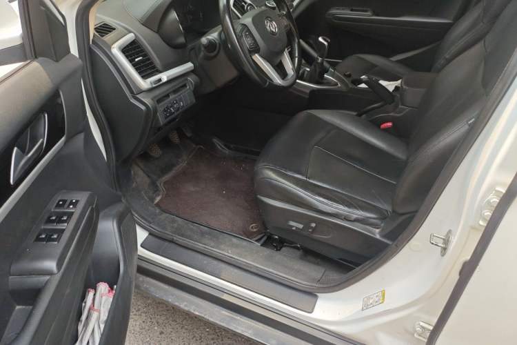 Used Dongfeng Aeolus AX7 2015 2.0L Manual Parade Edition Driver Seat