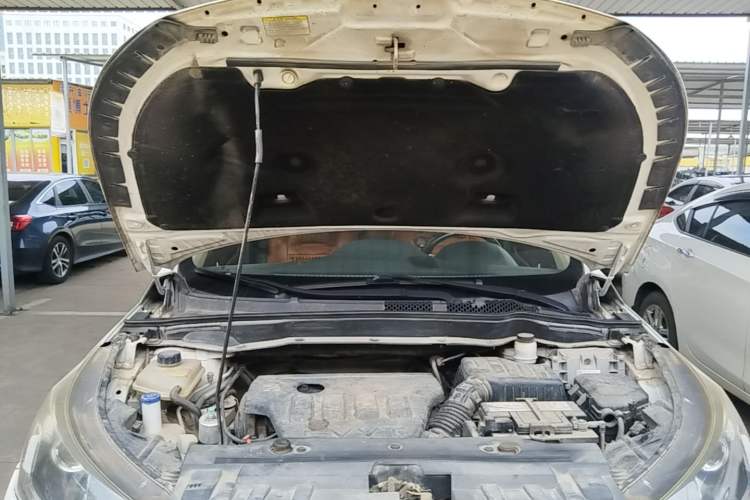 Used Dongfeng Aeolus AX7 2015 2.0L Manual Zhiyi Trim Engine Bay
