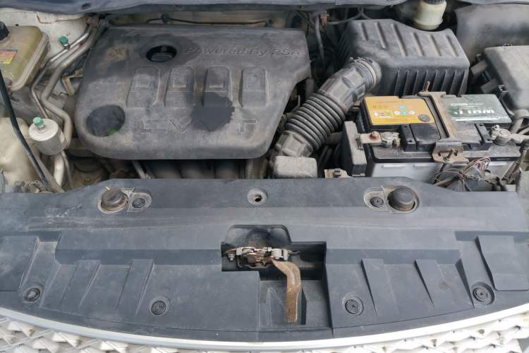 Used Dongfeng Aeolus AX7 2015 2.3L Automatic ZhiZun Version Engine Bay