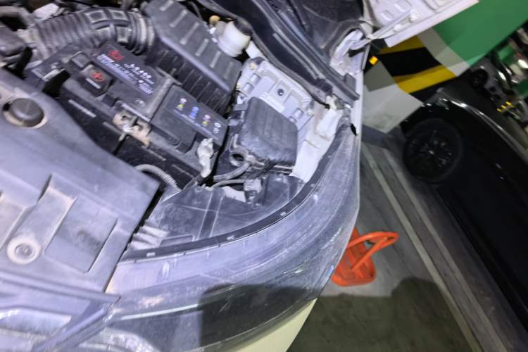 Used Dongfeng Aeolus AX7 2015 2.0L Manual Zhiyi Trim Engine Bay Left