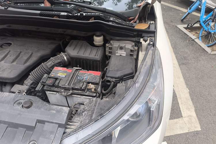 Used Dongfeng Aeolus AX7 2015 2.3L Automatic ZhiZun Version Engine Bay Left