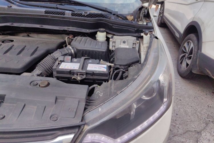 Used Dongfeng Aeolus AX7 2015 2.3L Automatic ZhiZun Version Engine Bay Left