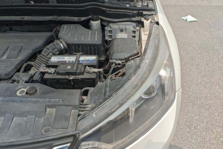 Used Dongfeng Aeolus AX7 2015 2.0L Manual Parade Edition Engine Bay Left