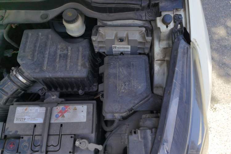 Used Dongfeng Aeolus AX7 2015 2.3L Automatic ZhiZun Version Engine Bay Left