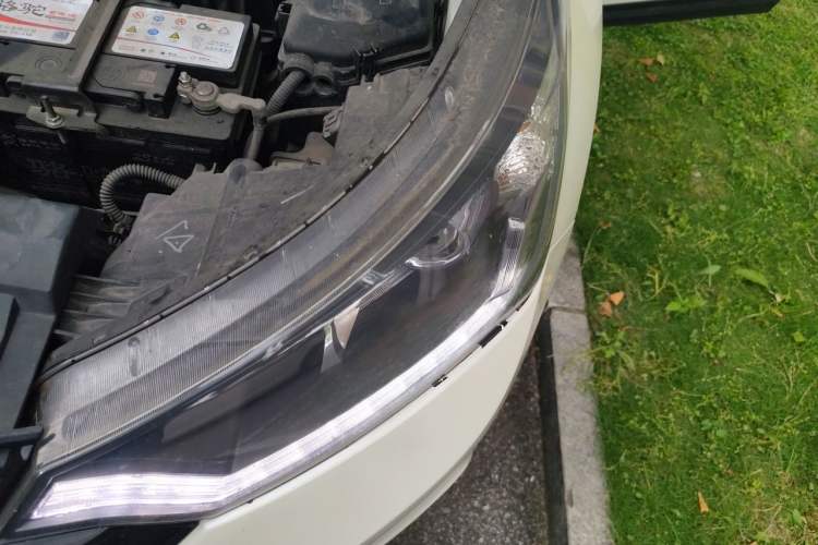 Used Dongfeng Aeolus AX7 2015 2.0L Manual Zhiyi Trim Engine Bay Left