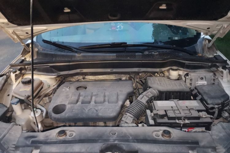 Used Dongfeng Aeolus AX7 2015 2.3L Automatic ZhiZun Version Engine Bay