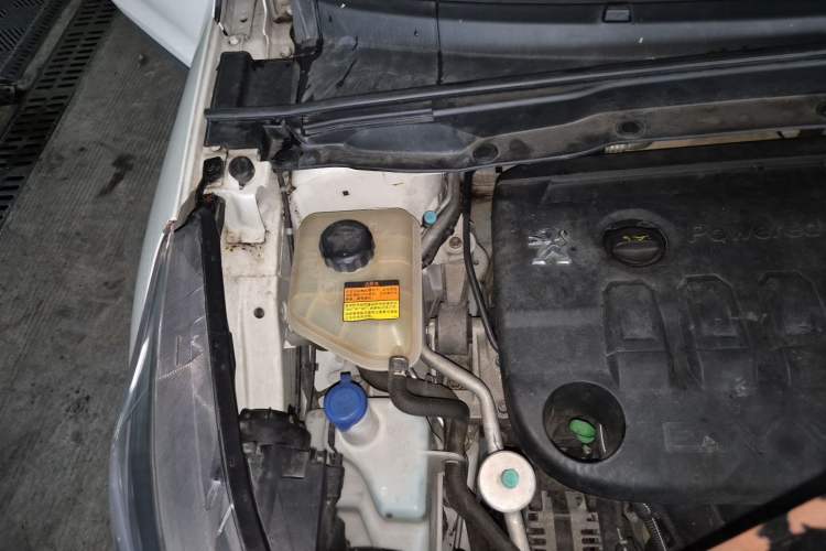 Used Dongfeng Aeolus AX7 2015 2.3L Automatic ZhiZun Version Engine Bay Right