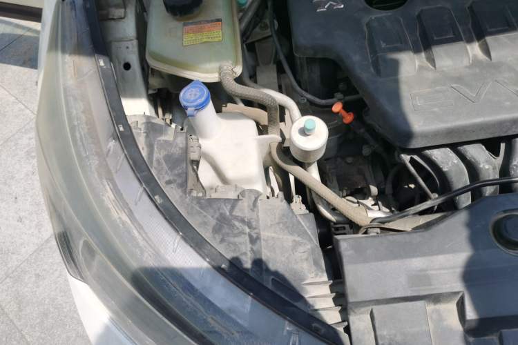 Used Dongfeng Aeolus AX7 2015 2.0L Manual Zhiyi Trim Engine Bay Right