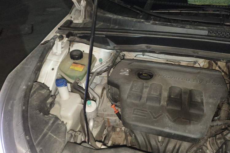Used Dongfeng Aeolus AX7 2015 2.0L Manual Zhiyi Trim Engine Bay Right