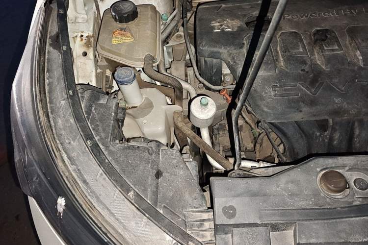 Used Dongfeng Aeolus AX7 2015 2.0L Manual Zhiyue Model Engine Bay Right