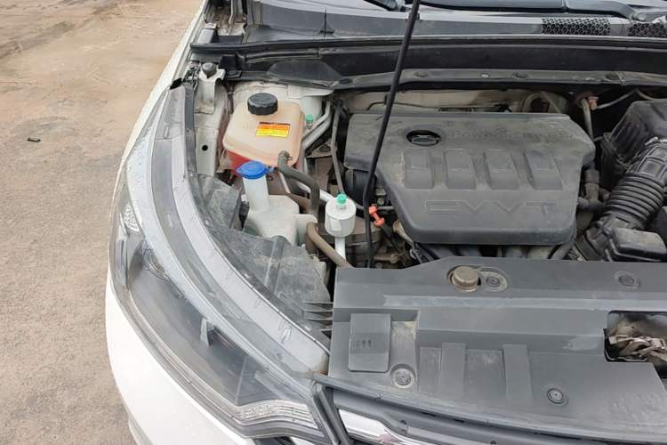 Used Dongfeng Aeolus AX7 2015 2.0L Manual Zhiyi Trim Engine Bay Right