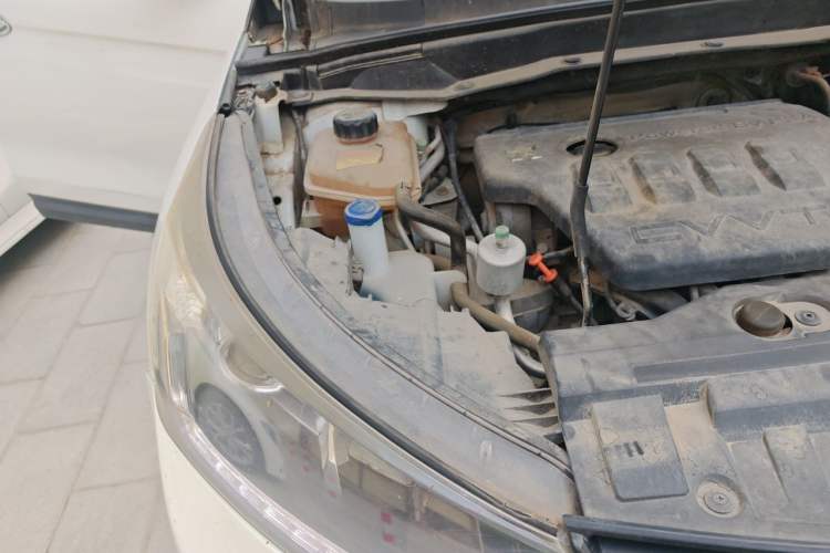 Used Dongfeng Aeolus AX7 2015 2.0L Manual Zhiyi Trim Engine Bay Right