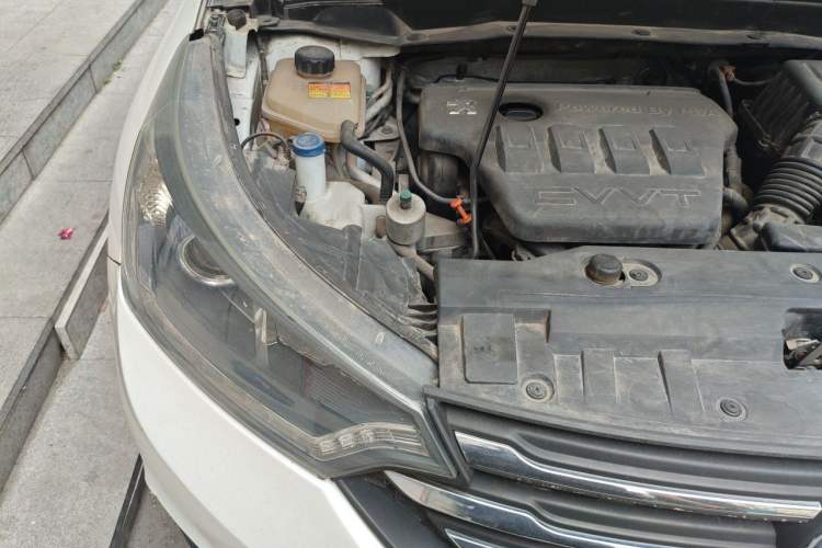 Used Dongfeng Aeolus AX7 2015 2.0L Manual Parade Edition Engine Bay Right