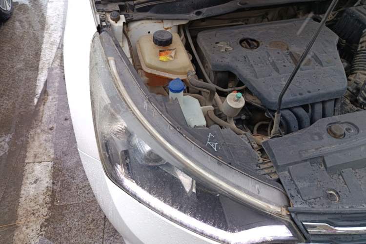 Used Dongfeng Aeolus AX7 2015 2.0L Manual Zhiyi Trim Engine Bay Right