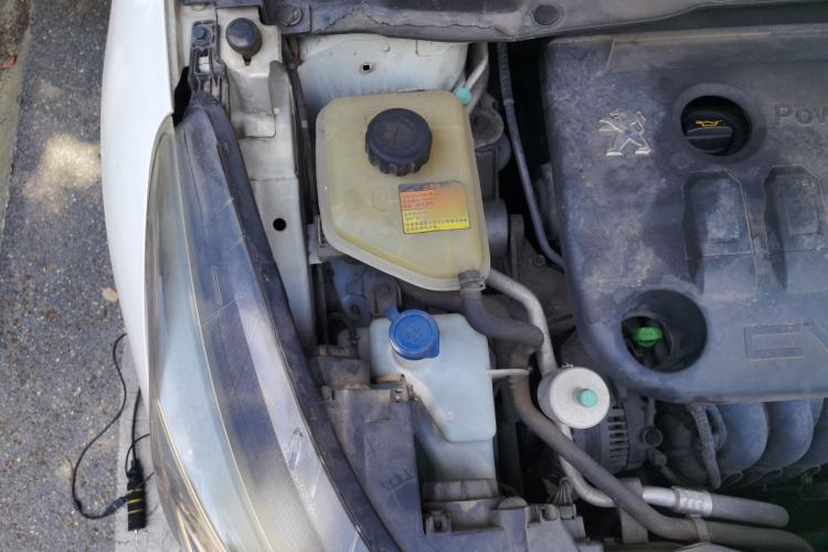 Used Dongfeng Aeolus AX7 2015 2.3L Automatic ZhiZun Version Engine Bay Right