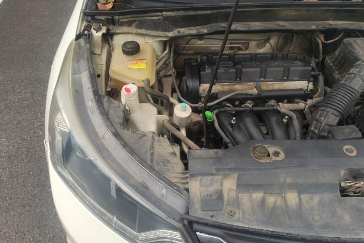 Used Dongfeng Aeolus AX7 2015 2.3L Automatic ZhiZun Version Engine Bay Right