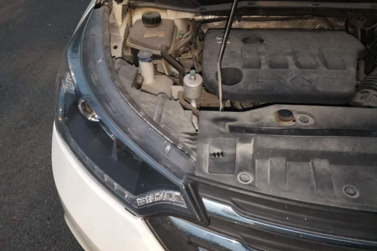 Used Dongfeng Aeolus AX7 2015 2.3L Automatic ZhiZun Version Engine Bay Right