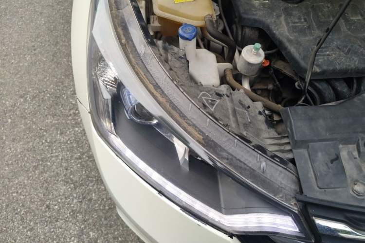 Used Dongfeng Aeolus AX7 2015 2.0L Manual Zhiyi Trim Engine Bay Right