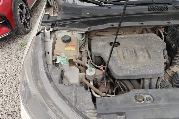 Used Dongfeng Aeolus AX7 2015 2.0L Manual Zhiyi Trim Engine Bay Right