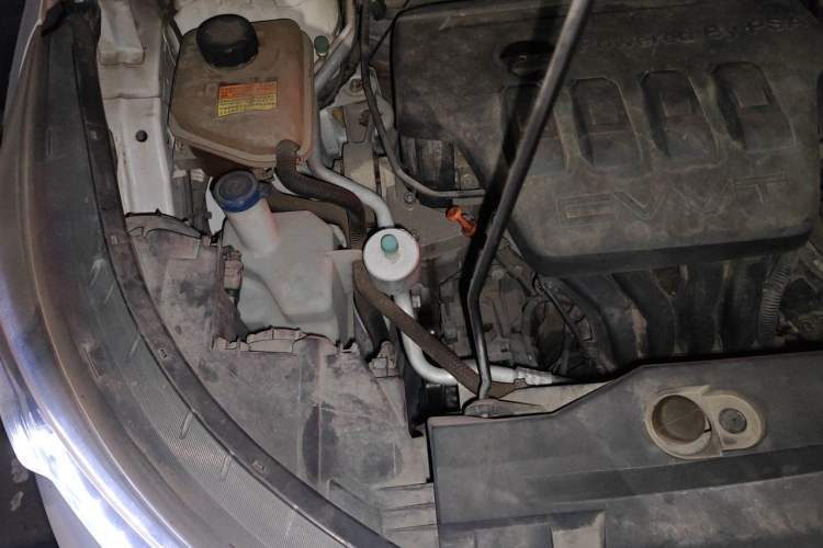 Used Dongfeng Aeolus AX7 2015 2.0L Automatic Zhiyue Version Engine Bay Right