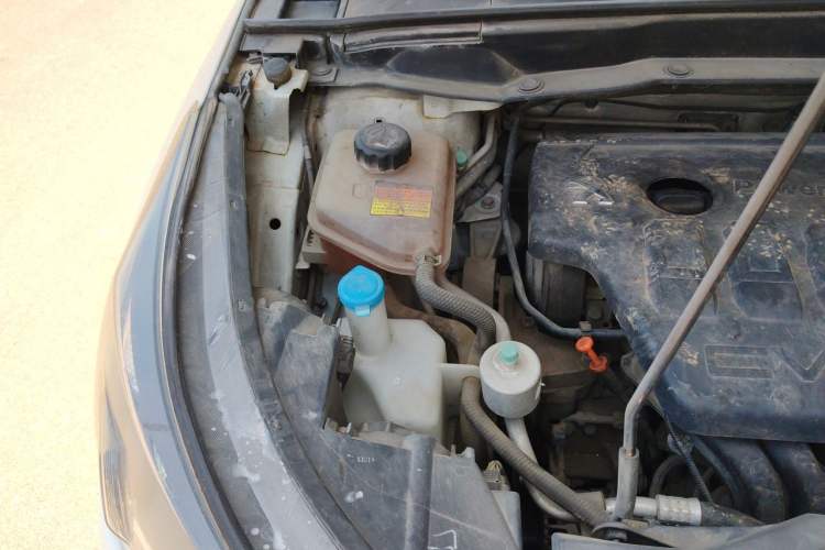 Used Dongfeng Aeolus AX7 2015 2.0L Manual Zhiyi Trim Engine Bay Right