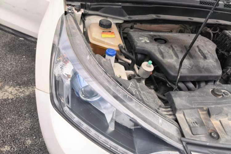 Used Dongfeng Aeolus AX7 2015 2.0L Manual Zhiyi Trim Engine Bay Right
