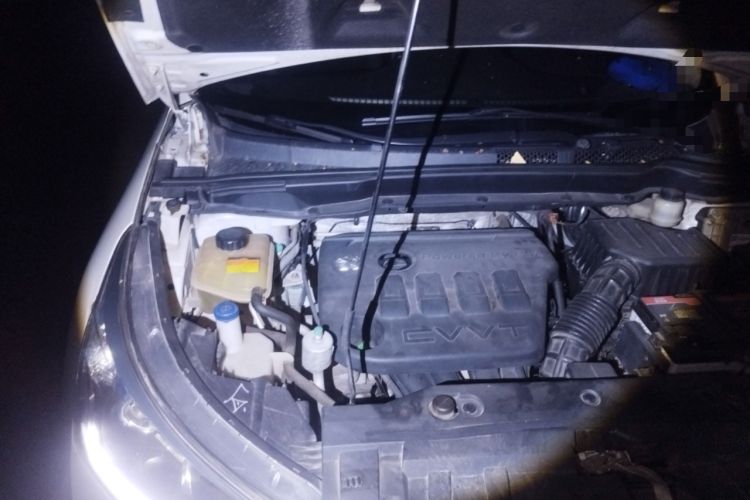 Used Dongfeng Aeolus AX7 2015 2.3L Automatic ZhiZun Version Engine Bay Right