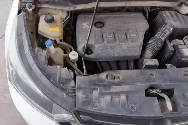 Used Dongfeng Aeolus AX7 2015 2.3L Automatic ZhiZun Version Engine Bay Right